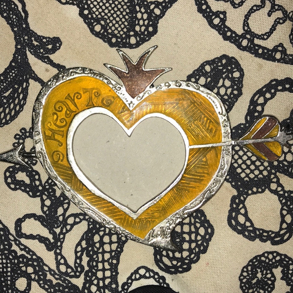heart shaped picture frame